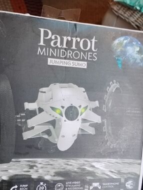 Parrot Minidrones Jumping Sumo - White with Green Accents